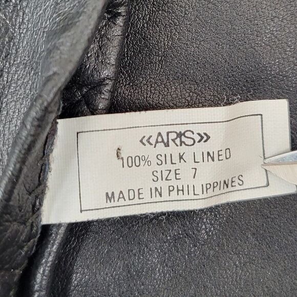 Aris Elegant Black Leather Driving Gloves with Silk Lining - Picture 10 of 12